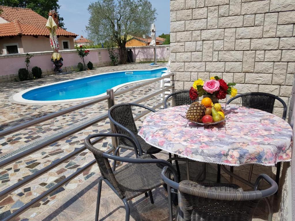 Villa Baldi -Apartmani Danny Tar-Vabriga エクステリア 写真